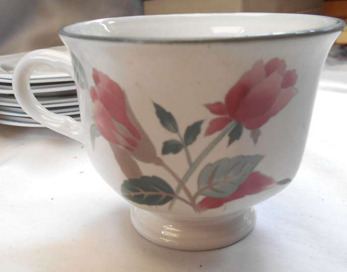 MIKASA OCTAGON F3003 SILK FLOWERS - FOUR DUOS WITH EXTRA SAUCER - MADE IN JAPAN