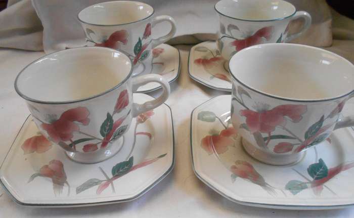 MIKASA OCTAGON F3003 SILK FLOWERS - FOUR DUOS WITH EXTRA SAUCER - MADE IN JAPAN