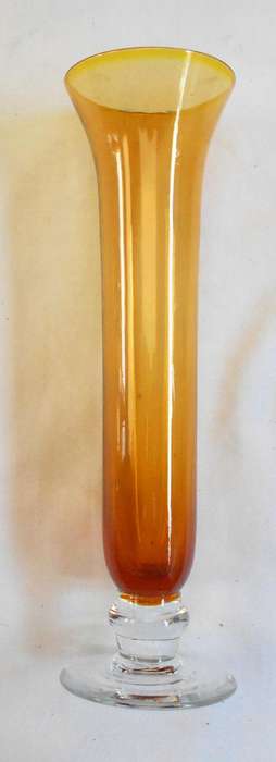 STUNNING VINTAGE AMBER COLOUR SPECIMEN VASE 20.5 CM IN HEIGHT WITH CLEAR BASE