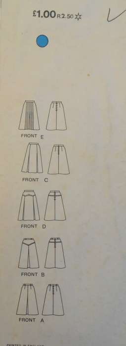 VOGUE BASIC DESIGN 1297 SET OF SKIRTS SIZE 14 WAIST 71 CM OR 28" COMPLETE