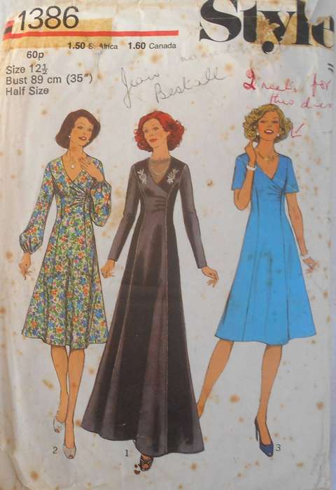 VINTAGE STYLE 1386 V NECK DRESS SIZE 12 1/2 BUST 35"/89CM COMPLETE-NO SEWING INSTRUCTIONS SUPPLIED
