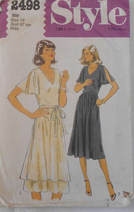 STYLE 2498 SHAPED V NECK DRESS SIZE 12 BUST 34/87 CM COMPLETE