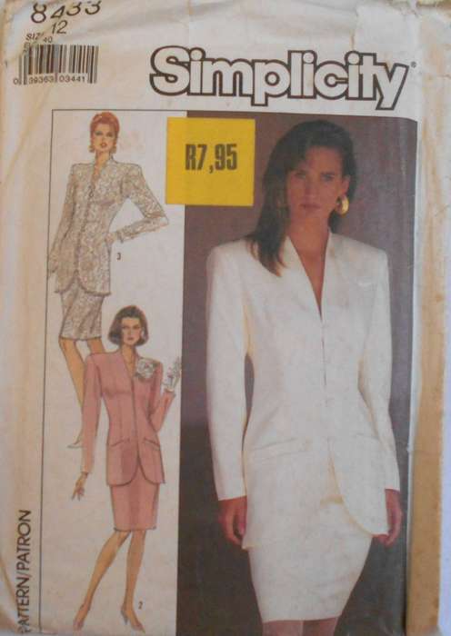SIMPLICITY 8433 SEMI FITTED SUIT WITH LINED JACKET SIZE 12 COMPLETE