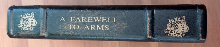 Hemingway - A Farewell to Arms ( in wooden presentation box)
