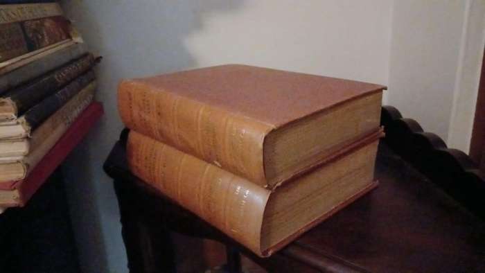 Webster's New International Dictionary, two volumes (1939)