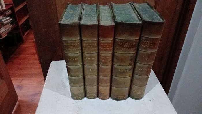 Handbuch der Spectroscopie (5 volumes) 1900 - " DE BEERS EXPLOSIVES WORKS"