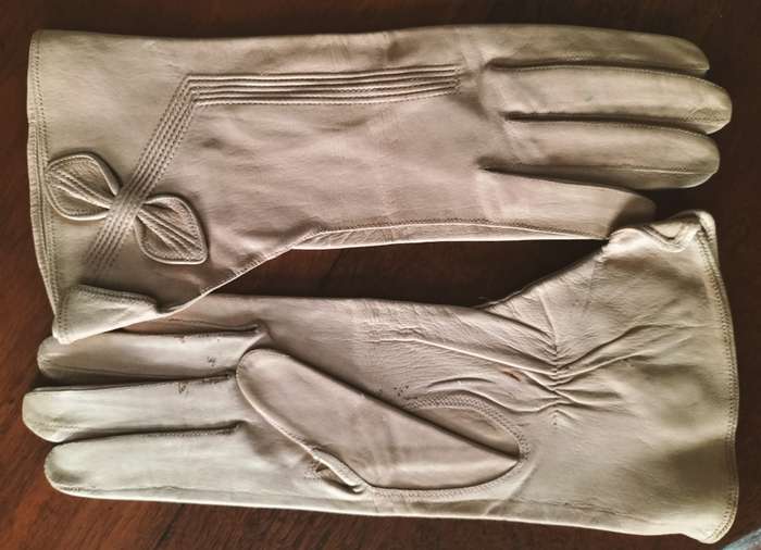 Vintage leather gloves - size unknown