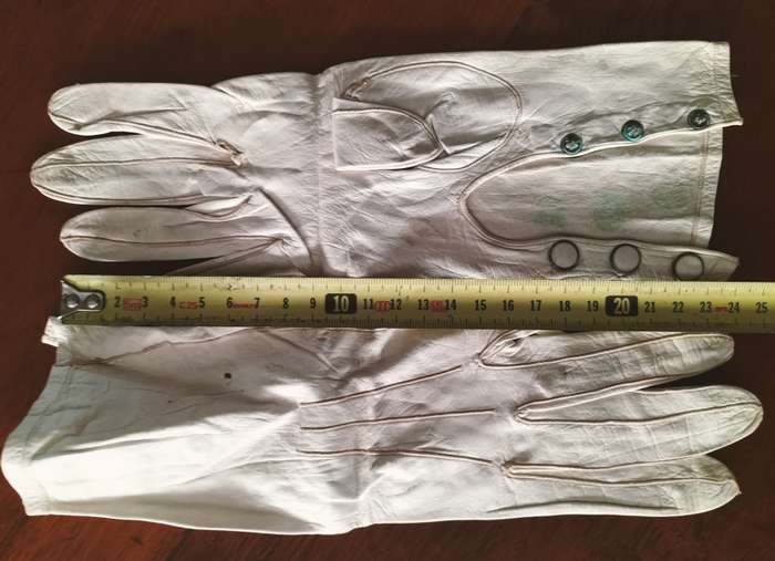 Vintage gloves - size unknown