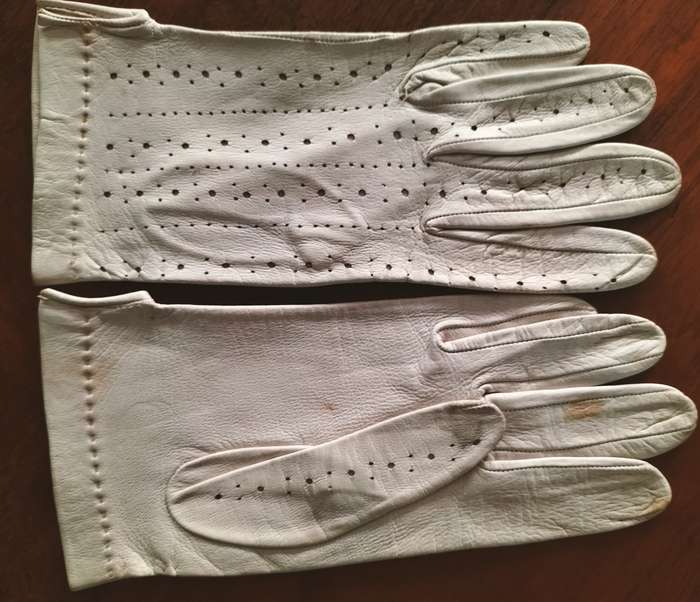 Vintage gloves - size unknown