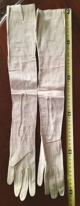Elegant Vintage gloves - size unknown