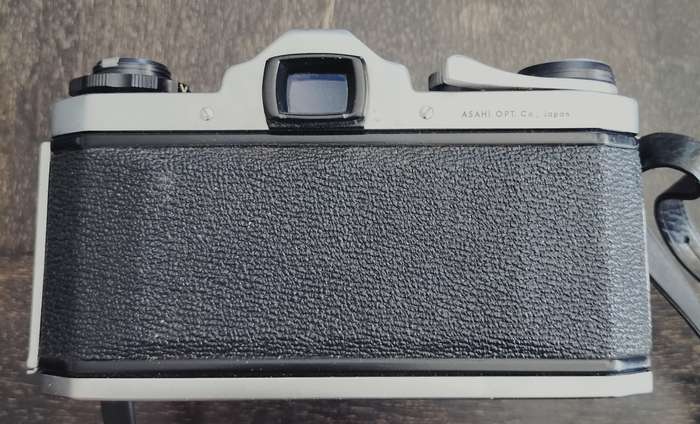 Pentax SV camera with Super Takumar lens and meter(MD19)