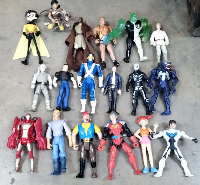 Vintage toy - Mix of figurines (x18)
