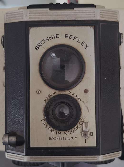 Boxed Brownie Reflex camera (circa 1940)