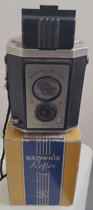 Boxed Brownie Reflex camera (circa 1940)
