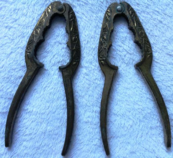 Pair of antique French Brass Nutcrackers with engraved leaf decor - early 20th century