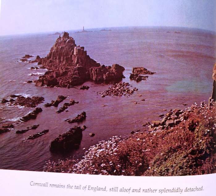 Vanishing Cornwall - Daphne du Maurier - Hardcover plus two extra maps found in book