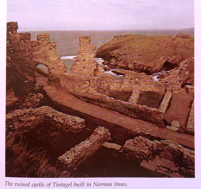 Vanishing Cornwall - Daphne du Maurier - Hardcover plus two extra maps found in book