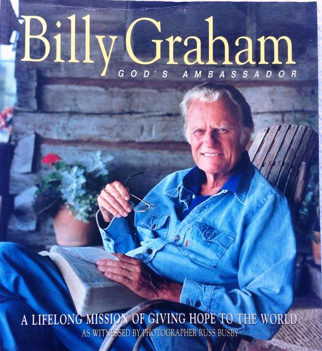 Billy Graham - God's Ambassador - Russ Busby         A Lifelong Mission of Giving Hope to the World