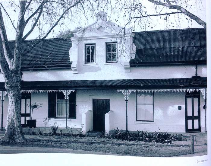 Stellenbosch - Op die drumpel - photographs by Charles Biggs