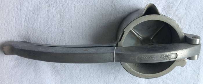 Vintage Aluminium Bebe-Presse masher, juicer, ricer, fruit press   Made in Switzerland
