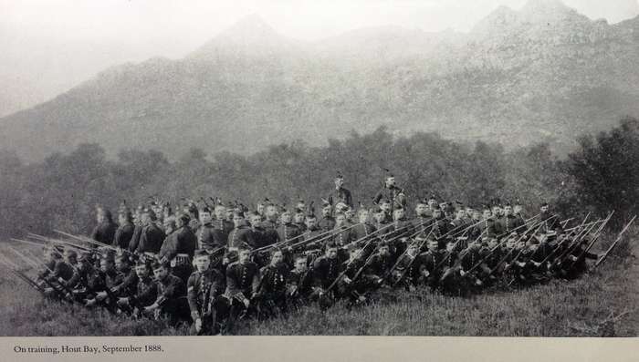 The Cape Town Highlanders 1885 - 1970 - Neil Orpen - Hardcover