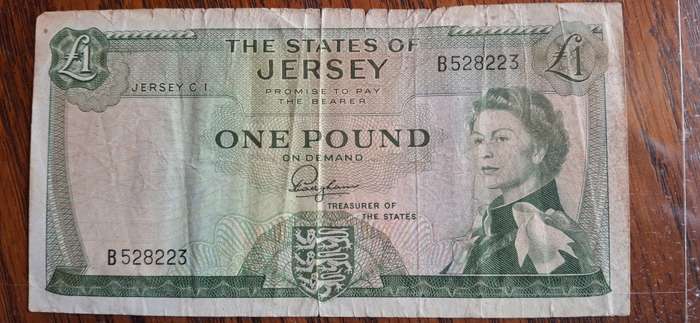 QUEEN ELIZABETH THE STATES OF JERSEY ONE POUND B 528223 CIRCULATED