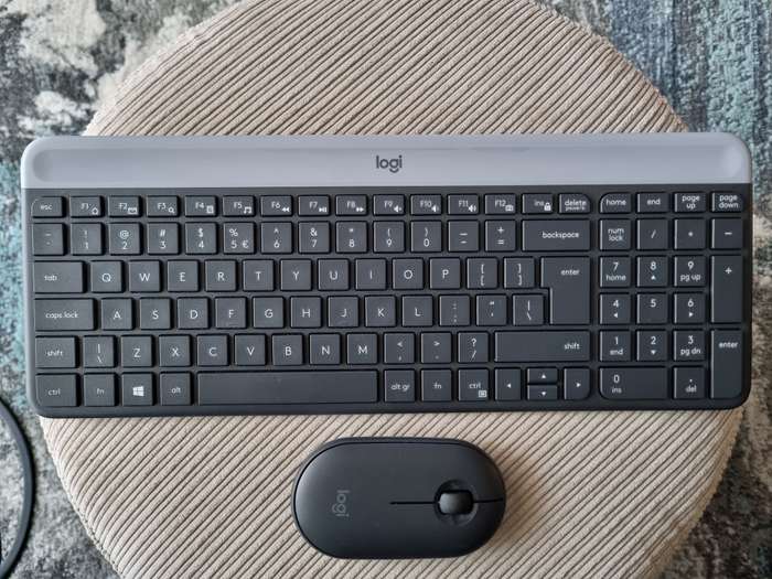 Logitech MK470 Wireless Keyboard and Mouse Combo
