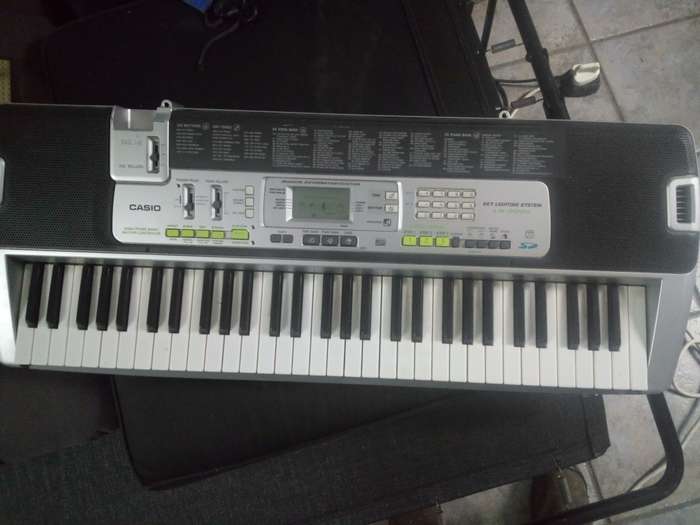 Casio LK-200s Keyboard