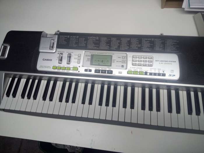 Casio LK-200s Keyboard