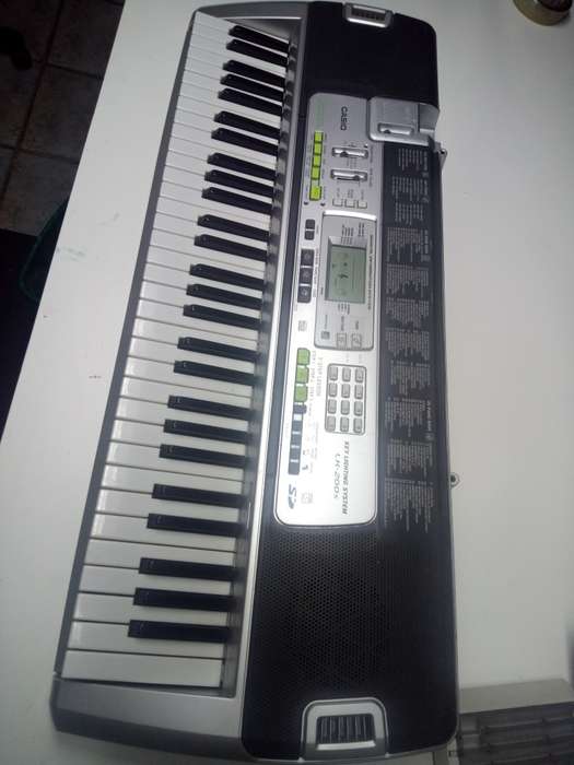 Casio LK-200s Keyboard