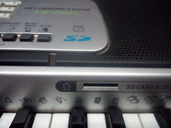 Casio LK-200s Keyboard