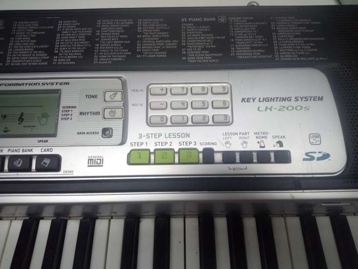 Casio LK-200s Keyboard