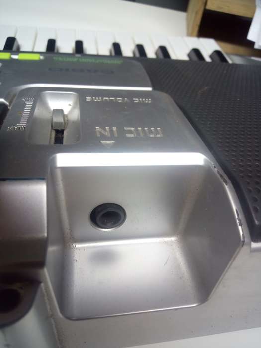 Casio LK-200s Keyboard