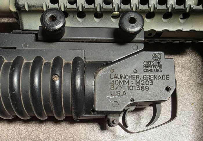 AIRSOFT USA M4 ASSAULT RIFLE WITH EXTRAS