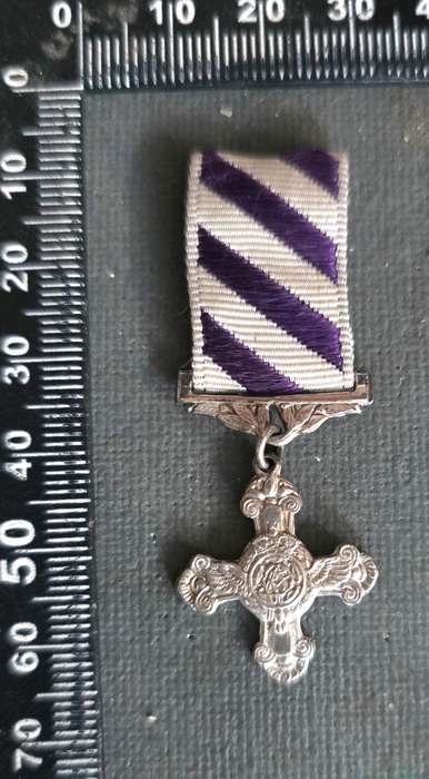UK DFC MINIATURE MEDAL