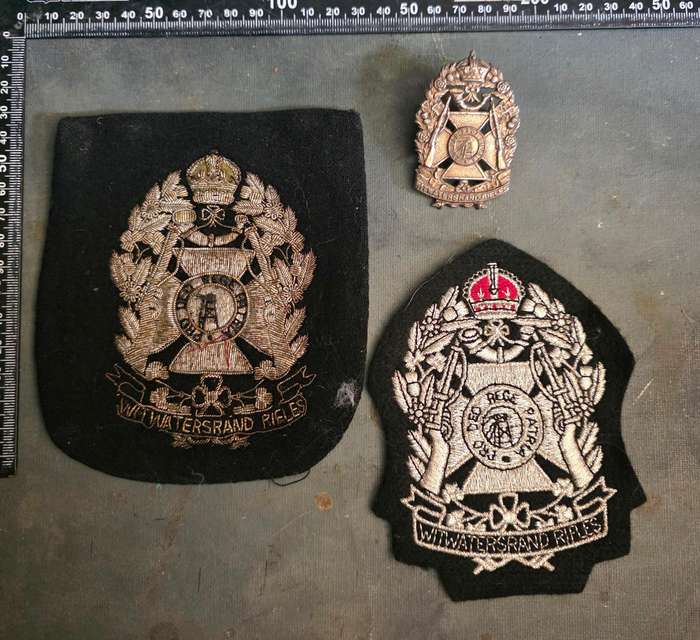 WW2 UDF WITWATERSRAND RIFLES BADGE SET