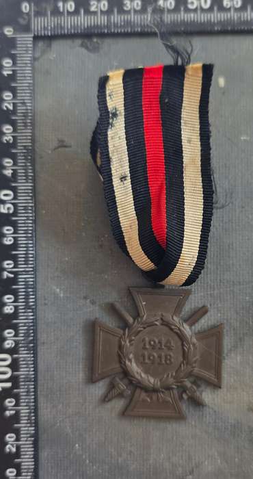 WW1 GERMAN 1914-18 HINDENBURG CROSS WITH SWORDS