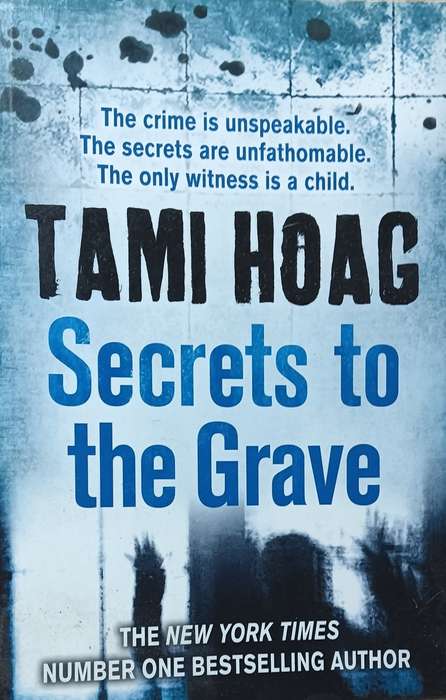 Secrets to the Grave - Tami Hoag - Softcover - 449 Pages