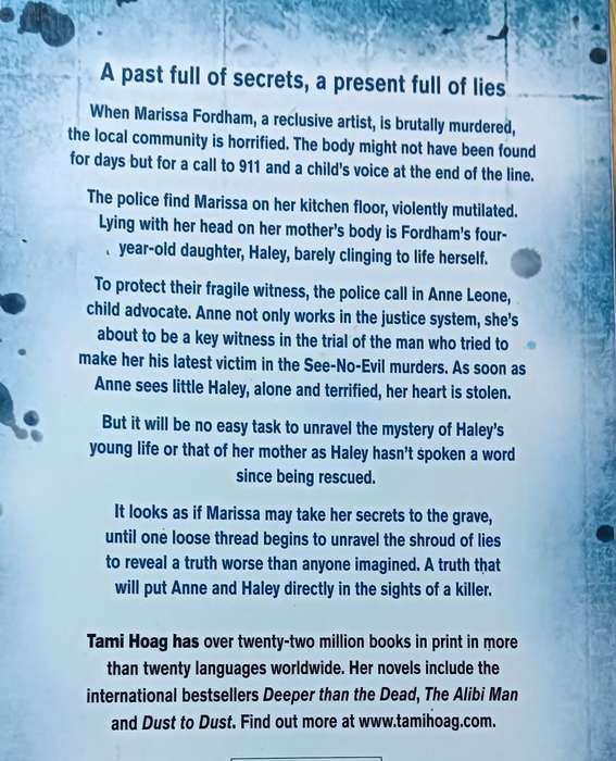 Secrets to the Grave - Tami Hoag - Softcover - 449 Pages