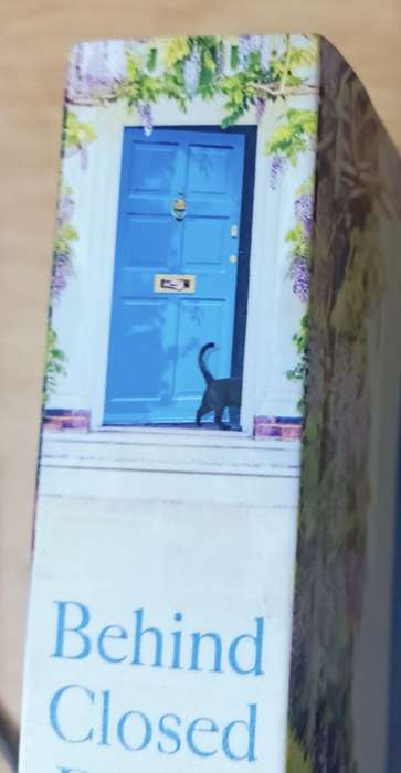 Behind Closed Doors - Catherine Alliott - Softcover - 406 Pages