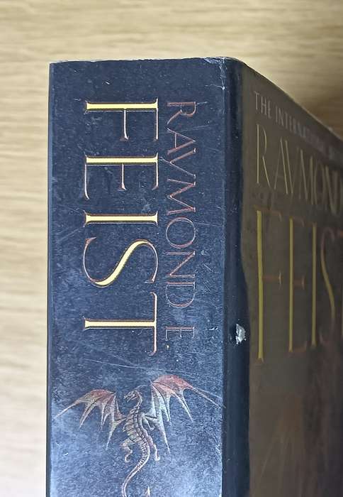 A Darkness at Sethanon - Raymond E Feist - Softcover - 527 pages