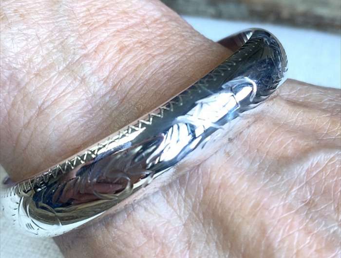 Engraved Snap Bangle: 11mm wide, sterling silver, 60mm interior  BROAD & BOLD