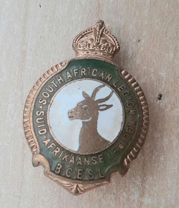 S.A. LEGION WOMENS AUXILIARY LAPEL BADGE
