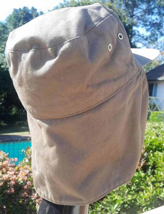 FLOPPY HAT
