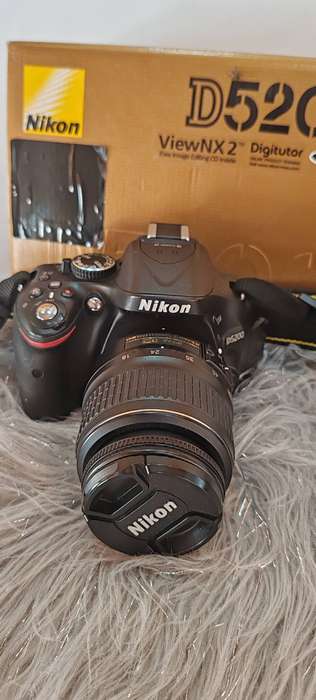 Nikon D5200 Camera Kit