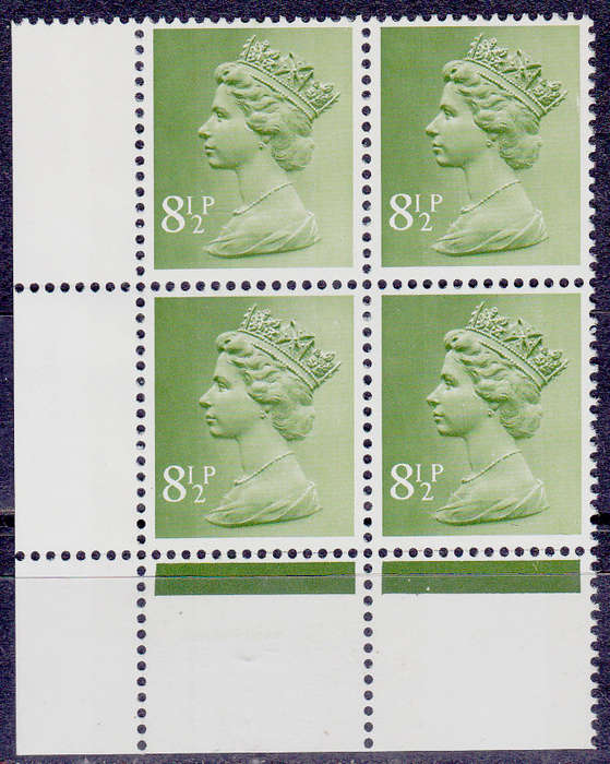 ENGLAND 1975, 24 Sept. QUEEN ELIZABETH II, single block, MNH, CV +/-R 40.00 view scans