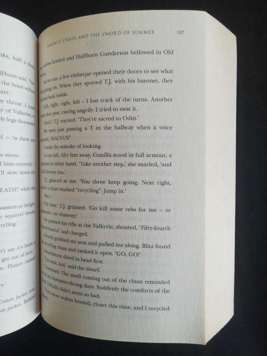MAGNUS CHASE and the Sword of Summer / RICK RIORDAN