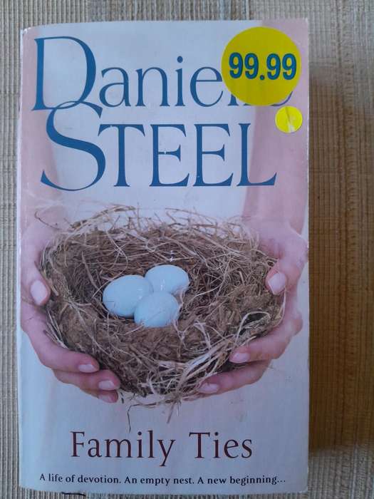 Family Ties - Danielle Steel.