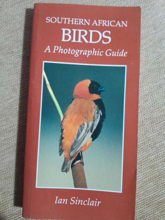 Southern African BIRDS - A Photographic Guide - Ian Sinclair.