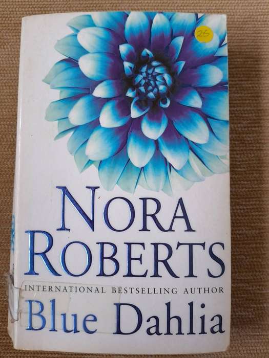 Blue Dahlia - Nora Roberts.
